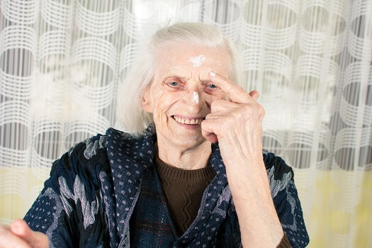 Tips for Seniors to Avoid & Treat Skin Tears in Tampa Bay, FL